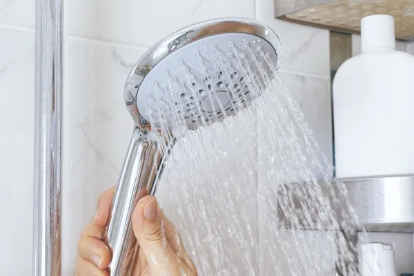 kebiasaan buruk kebiasaan buruk saat mandi