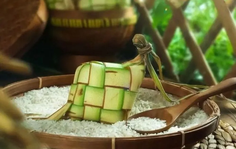 fbae7e428d2e972fdee2944d221fb018 ketupat